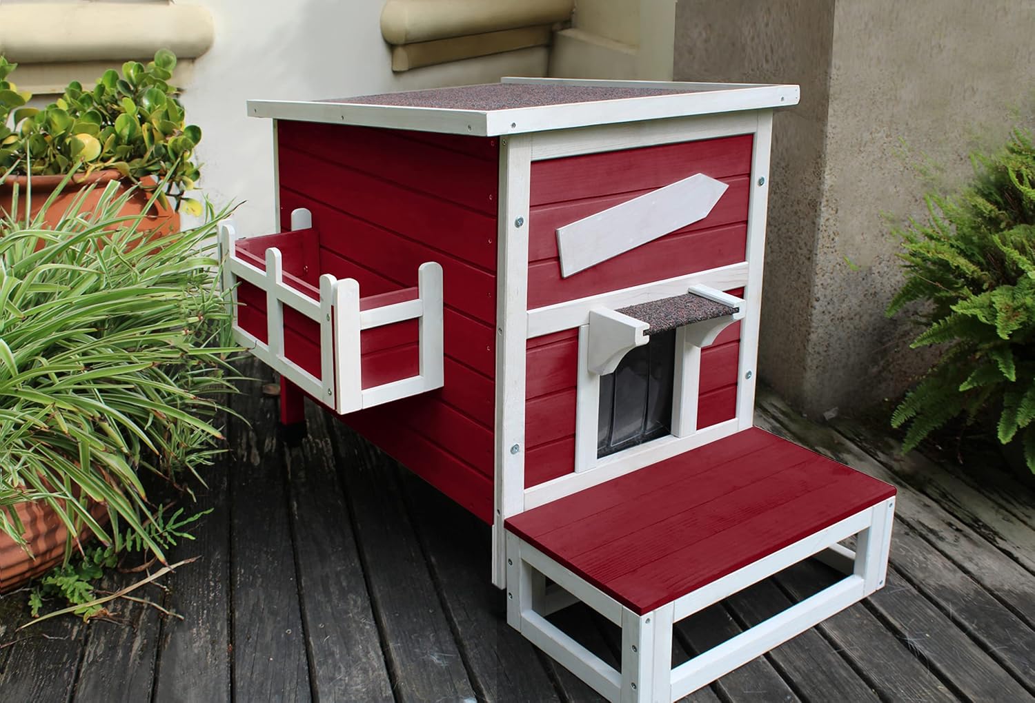 Weatherproof Outdoor Cat House with Escape Door Y626598