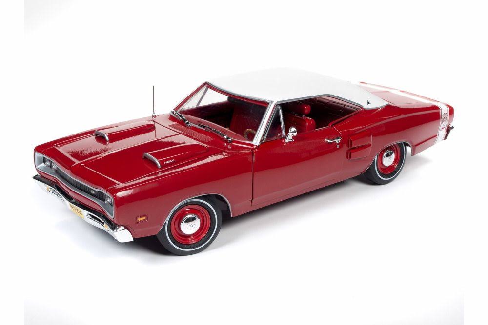 Red 1/18 Scale Diecast Model Car M772